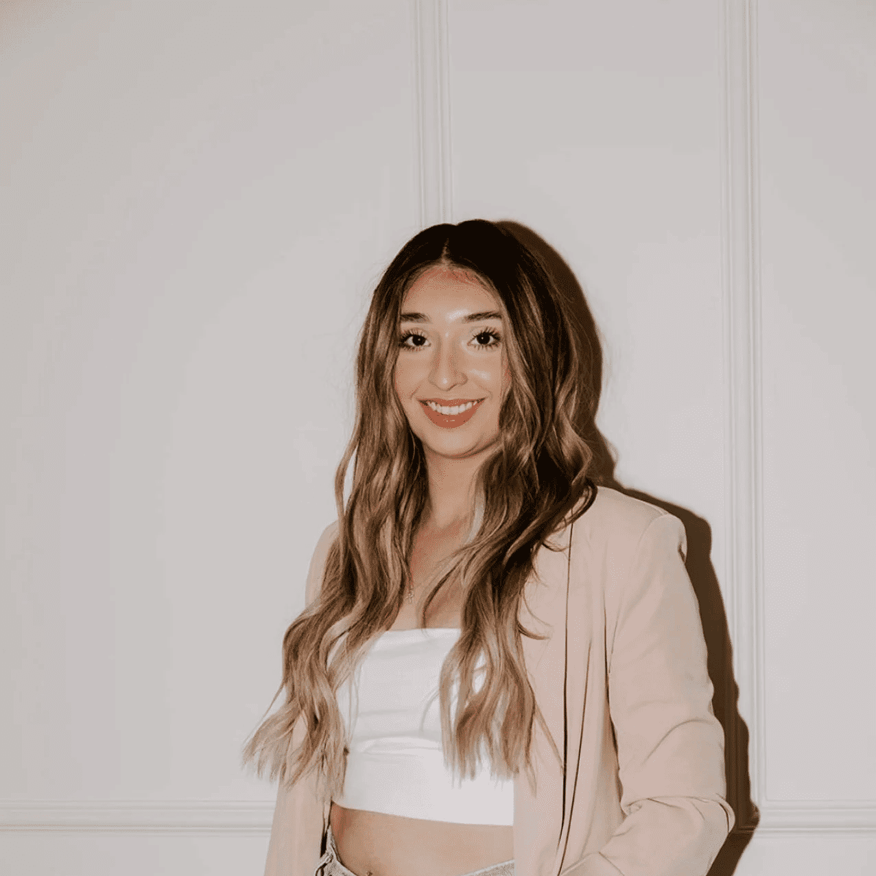 Portrait of Ivette, a professional stylist at Solo Salon, showcasing their expertise and style.