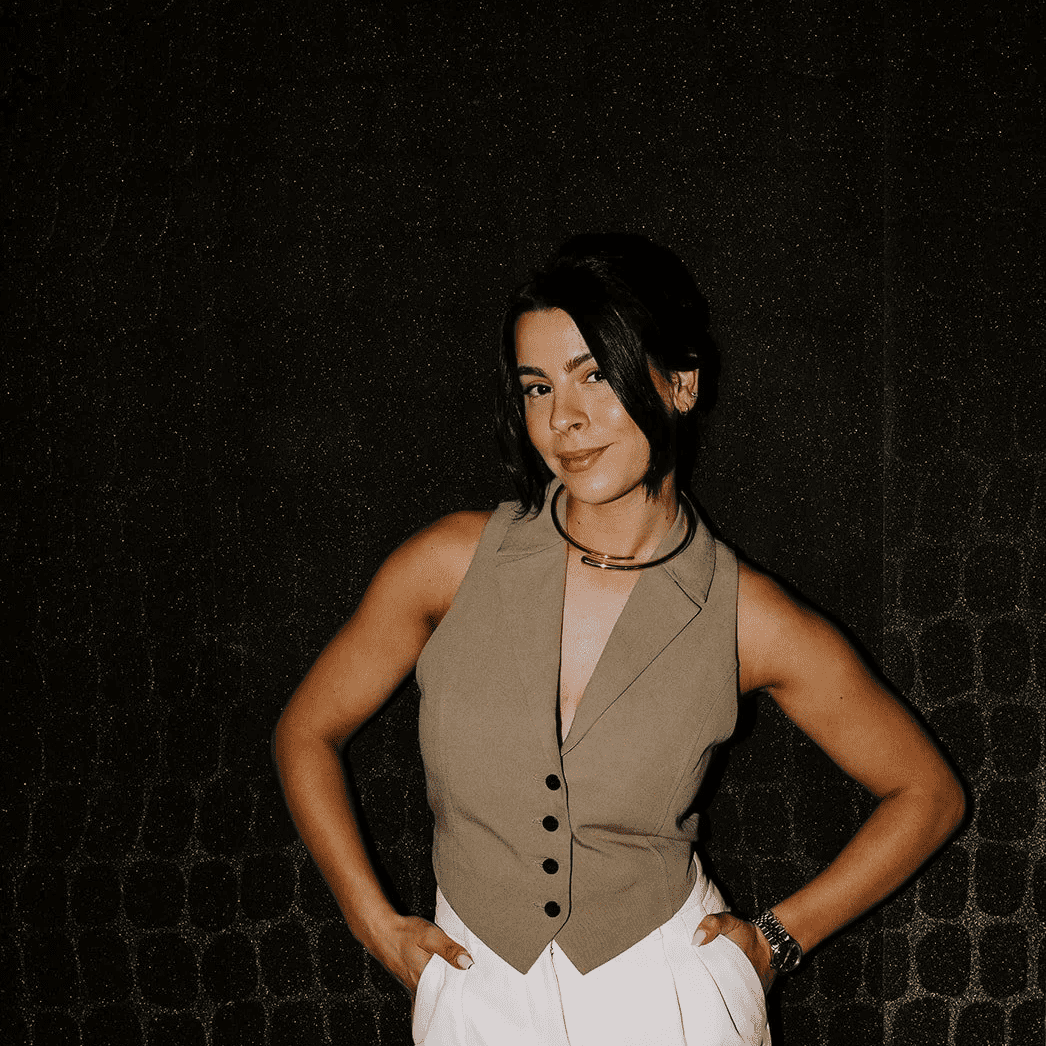 Portrait of Linda, a professional stylist at Solo Salon, showcasing their expertise and style.