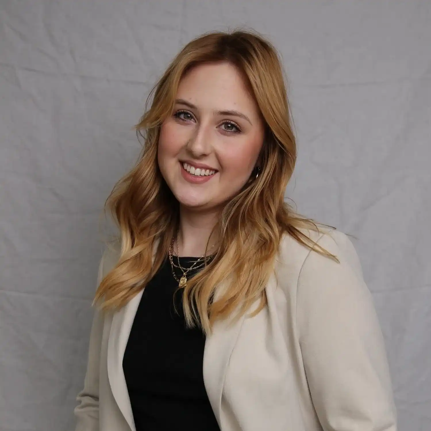 Portrait of Cari, a professional stylist at Solo Salon, showcasing their expertise and style.
